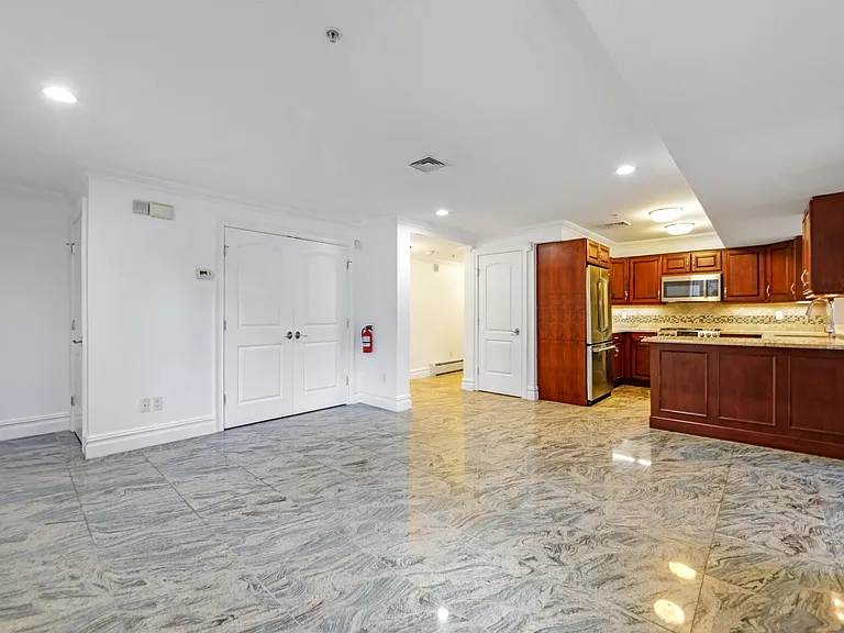 2132 Linwood Ave #C — Photo 5