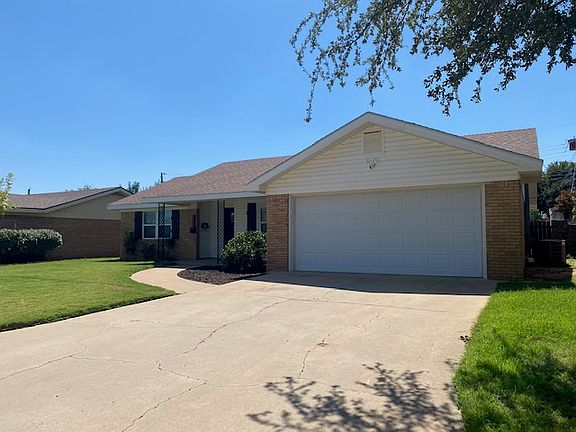 2nd image of 1413 Sandalwood Ln