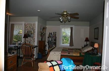 Master bedroom
						:
						Large L-shaped room with three large tilt windows for easy cleaning