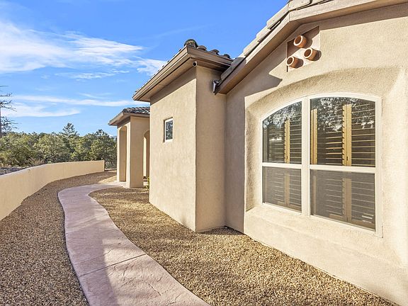 2nd image of 19 Coyote Canyon Trl