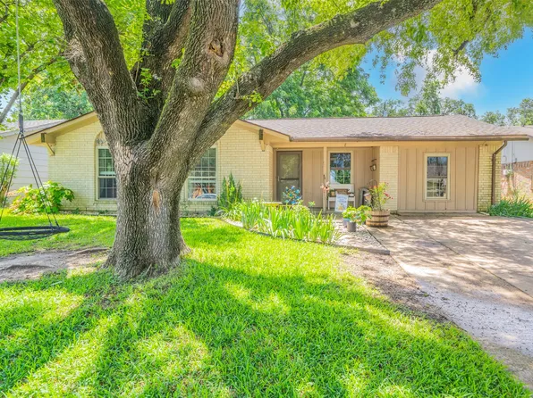 901 Phillips Dr, Ennis, TX 75119