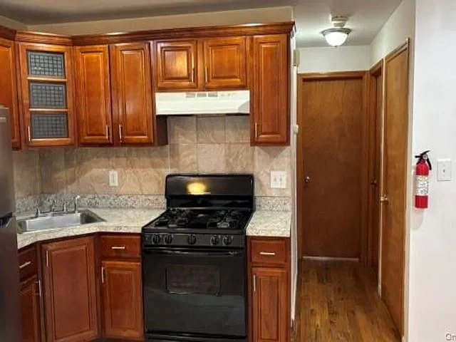 2 bed, 1.0 bath, 1328 sqft, $2,600 — Photo 4