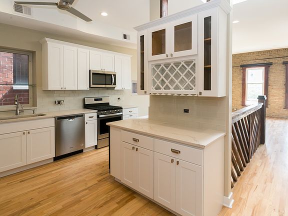 5th image of 1637 N Clybourn Ave APT 3F
