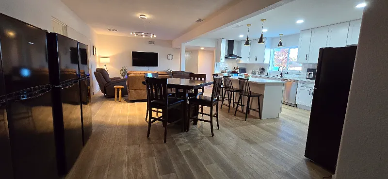 All-Inclusive Private Room in Bonanza Village - Stress Free Living - Gig-Speed Wi-Fi — Photo 3