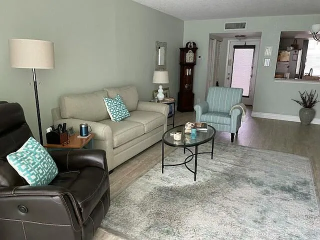 10 Willowbrook Ln #105 — Photo 9