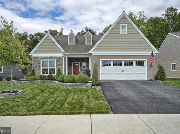 1215 Mosaic Dr, Lebanon, PA 17042