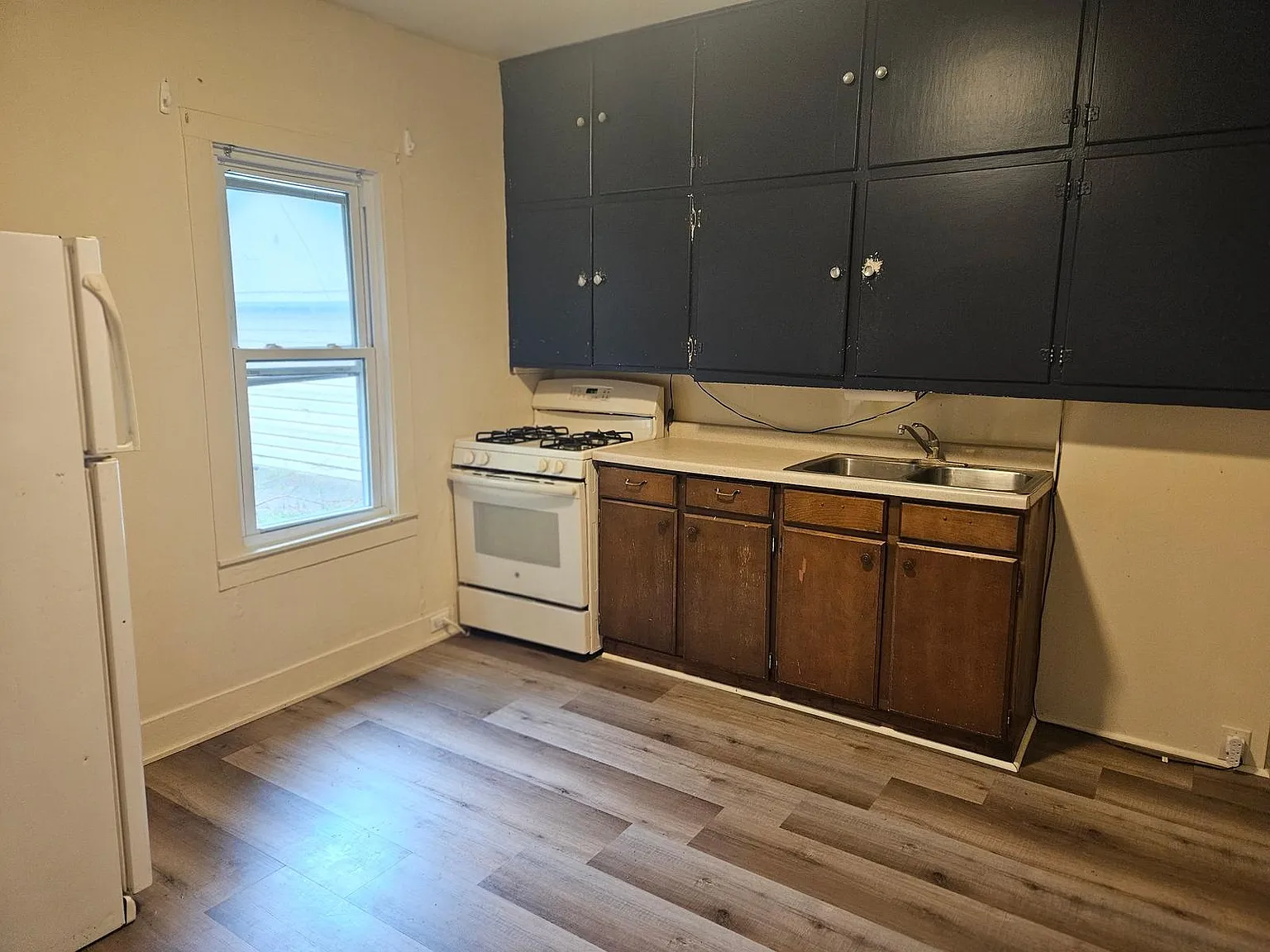 823 E I St — Photo 3