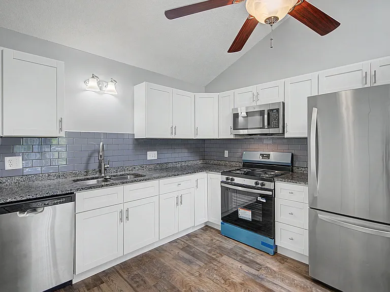 3292 Greenbrier St #D — Photo 3