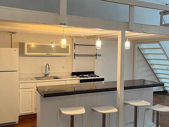 3rd image of 2 Union St APT 1I