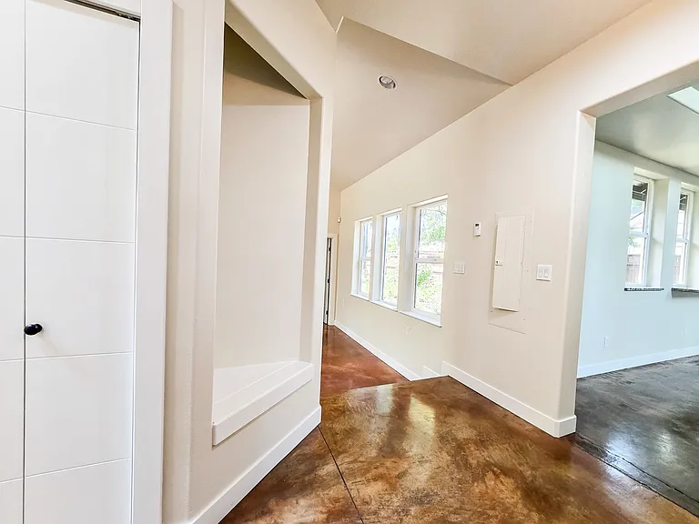 10717 State Ave — Photo 7