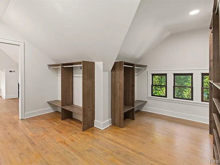 374 E Grand Blvd #2A — Photo 13