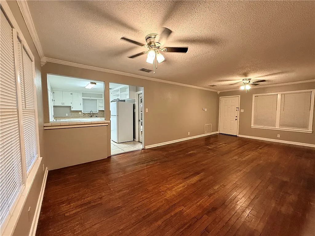 2 bed, 946 sqft, $1,350 — Photo 4