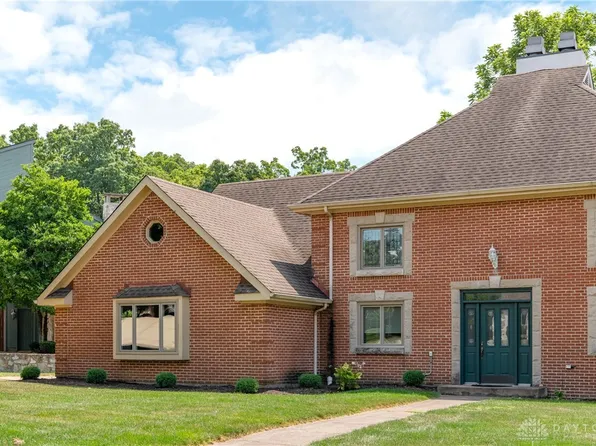 2050 Old Falls Dr, Vandalia, OH 45377
