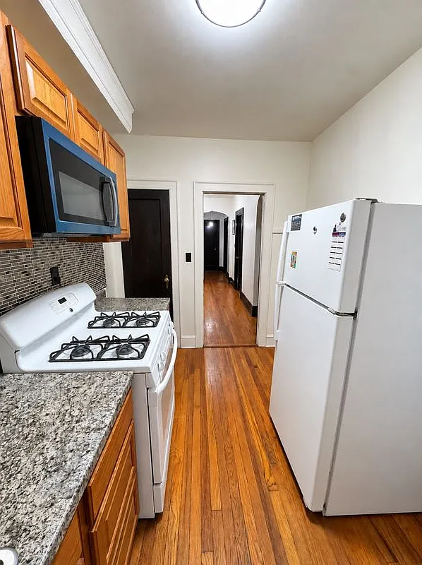 2 bed, 1.0 bath, 800 sqft, $2,900 — Photo 1