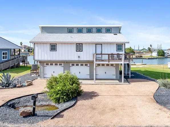 529 Copano Cove Rd, Rockport, TX 78382