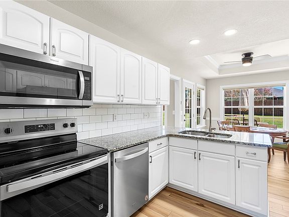5th image of 1211 N Oriole Ave