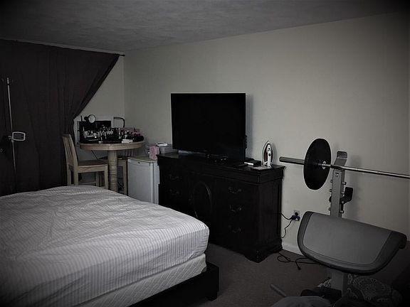5th image of 400 Governors Dr APT 22