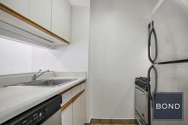 Sold by Bond New York | media 20