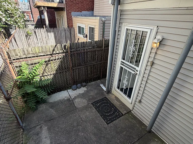 2564 E Allegheny Ave #1 — Photo 7