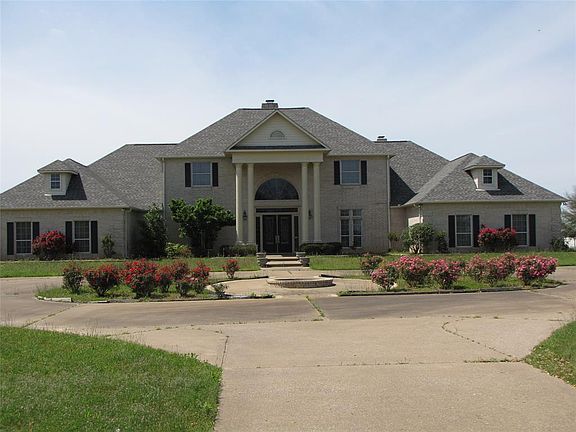 4th image of 989 N County Road 2137