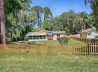 4369 Lakeshore Dr, Mount Dora, FL 32757