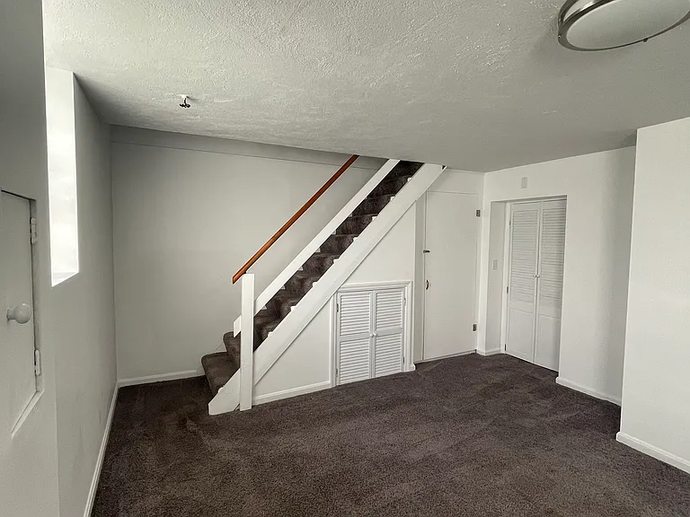 5622 Vogel Rd — Photo 38
