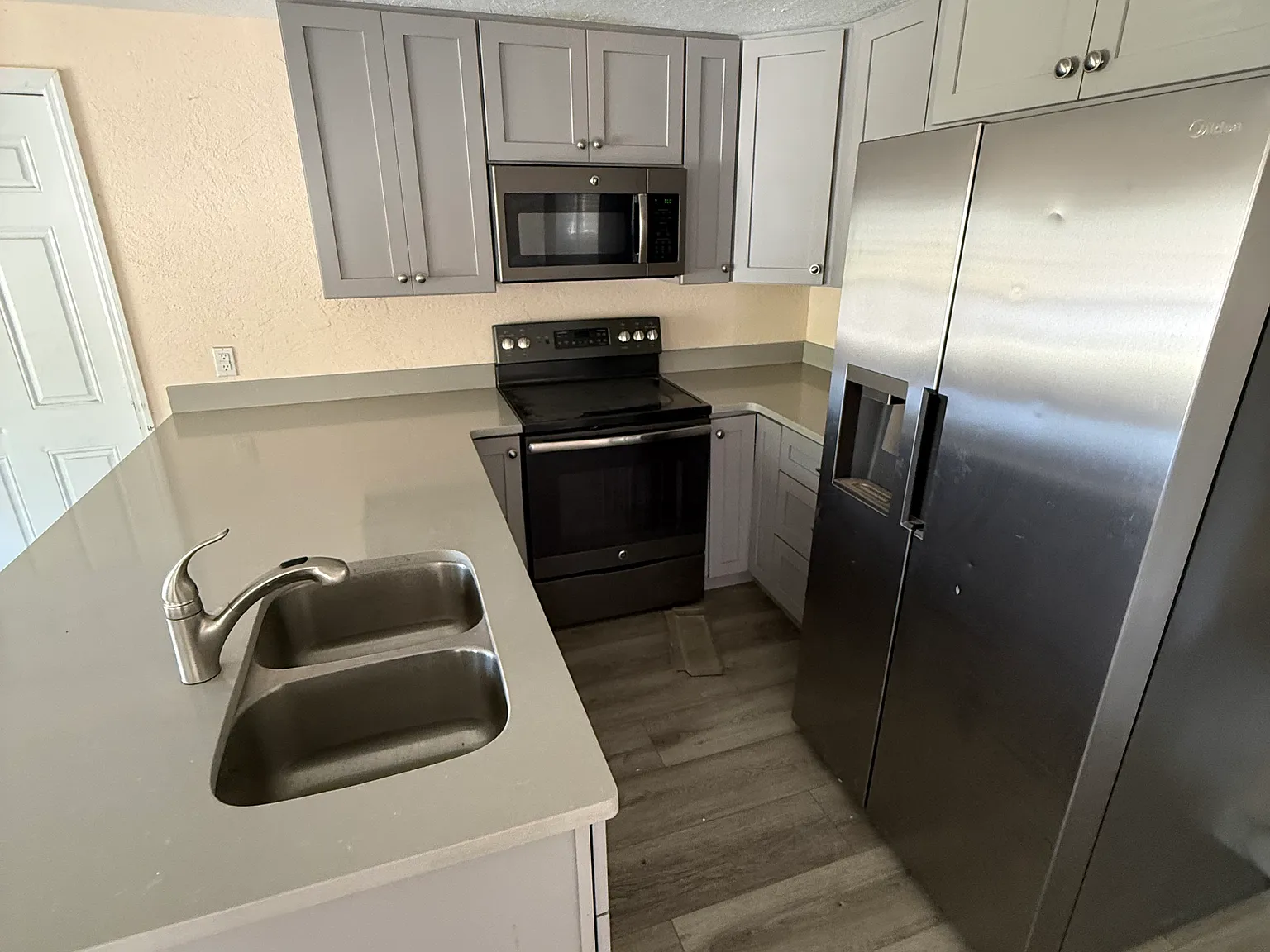 3 bed, 1104 sqft, $2,000 — Photo 3