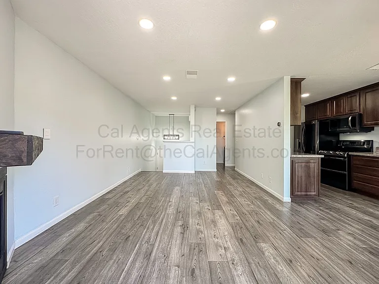 2306 D St — Photo 2