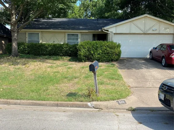 545 Panay Way Dr, Fort Worth, TX 76108