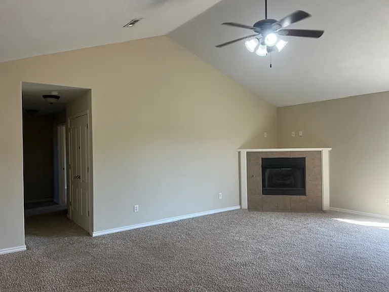 6017 S 39th St — Photo 3