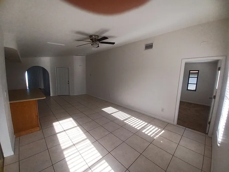 3305 SW 7th Pl — Photo 6