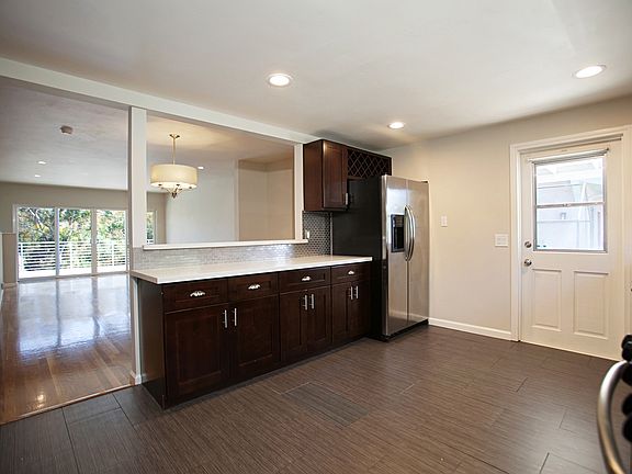 5th image of 1028 W Brookes Ave