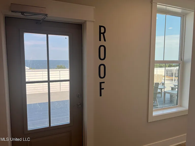 124 Court St — Photo 32