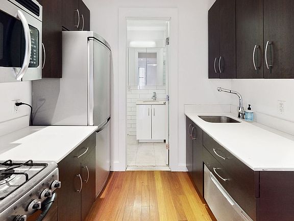 5th image of 118 E 4th St APT 15