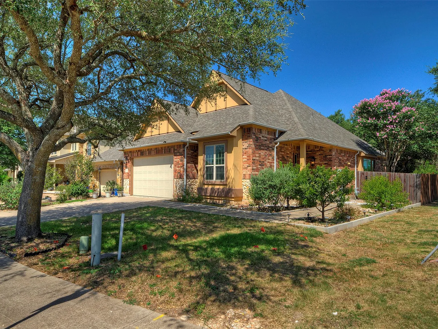 3 bed, 2.0 bath, 2021 sqft, $2,500 — Photo 3