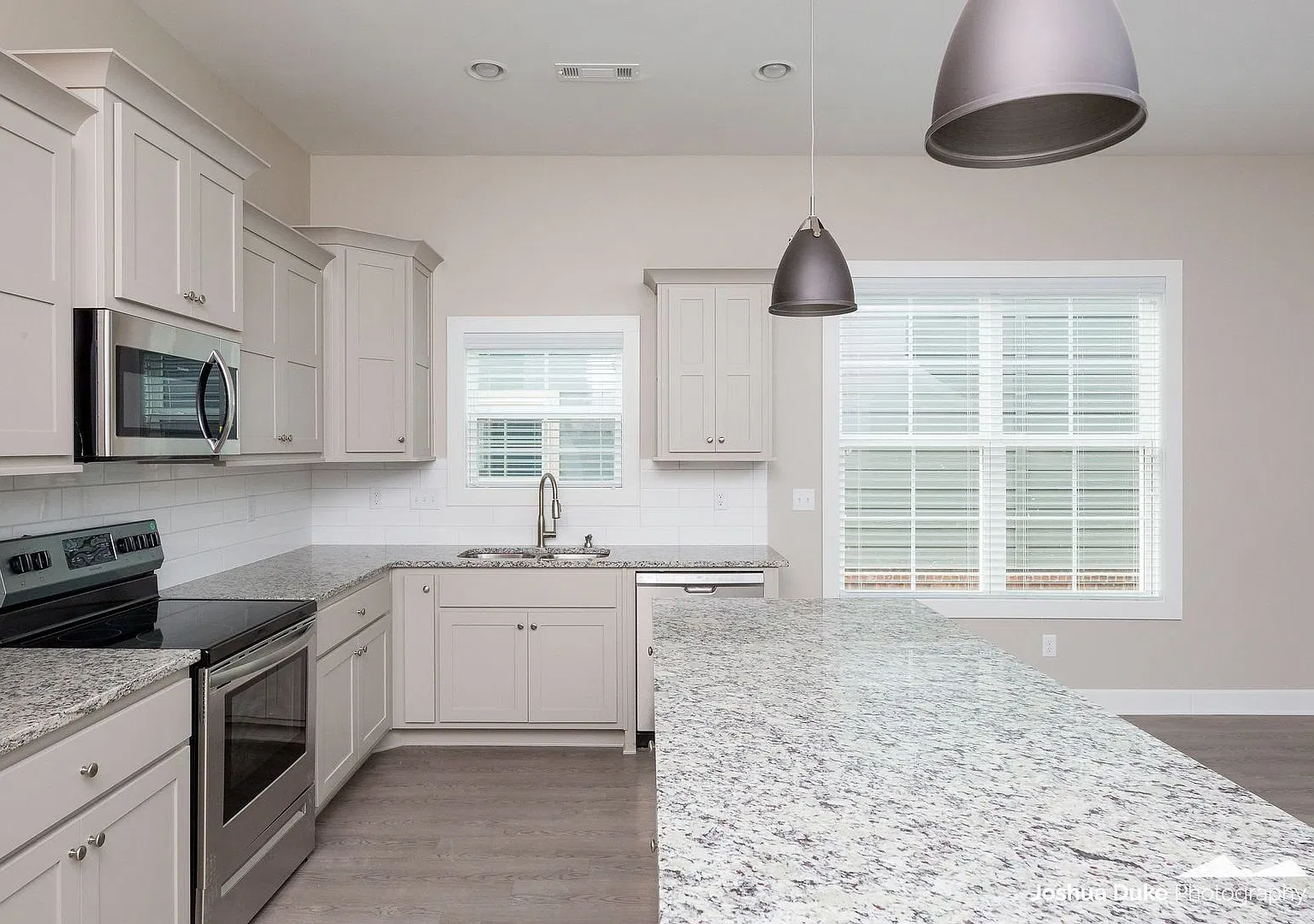 Pre-Leasing 8/10/27 - 4 Bedroom 4.5 Bathroom House — Photo 4