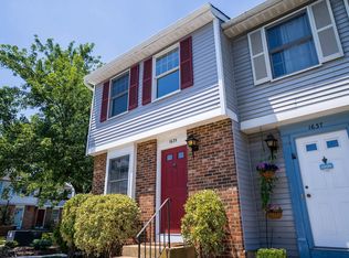 1635 10th St S, Arlington, VA 22204