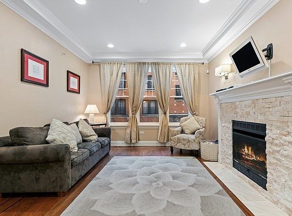 3rd image of 1114 W. Pratt Blvd #1N