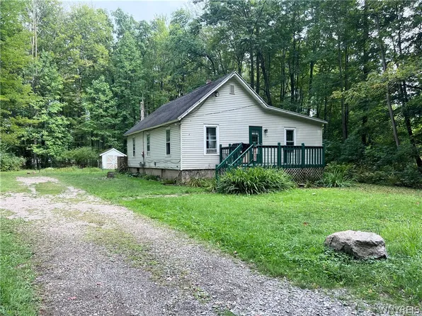 8427 Lake Shore Rd, Angola, NY 14006
