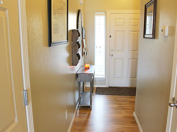 2nd image of 536 SE Heathcliff Ln
