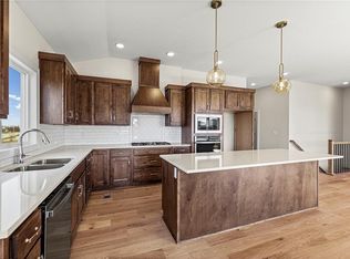 18615 W 193rd St, Spring Hill, KS 66083