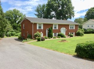 13 Link Rd, Lexington, VA 24450