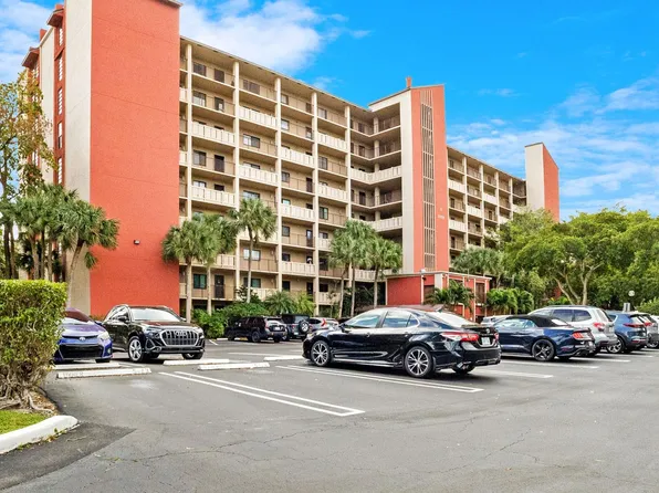 2202 S Cypress Bend Drive #808, Pompano Beach, FL 33069