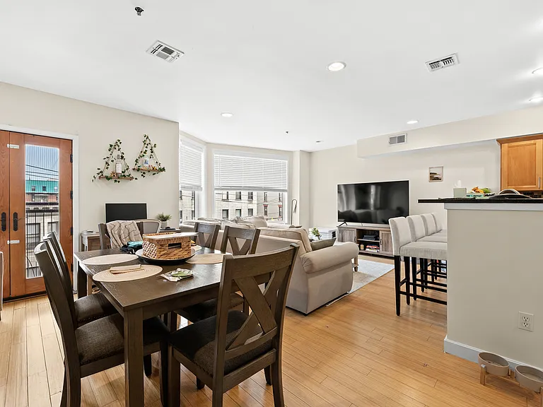 404 Monroe St #5 — Photo 4