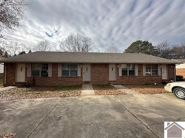 1st image of 188/192/196/200 Megan Dr