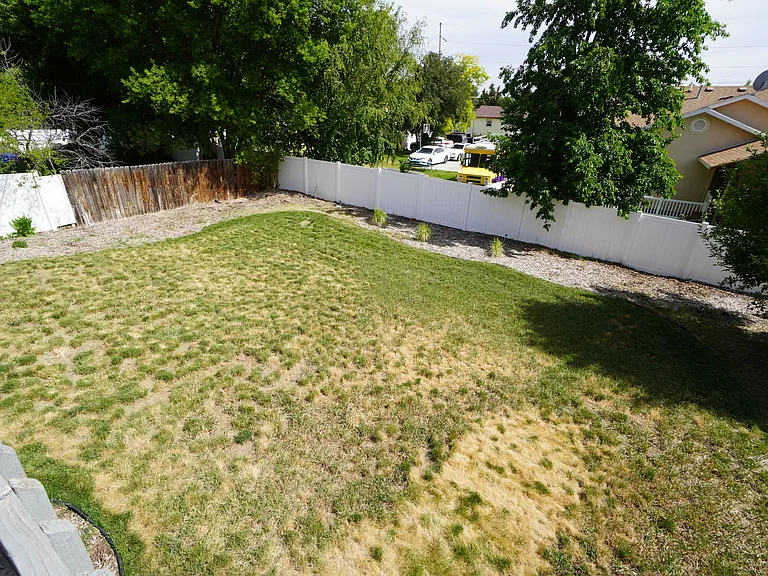 324 E 1100 N — Photo 14