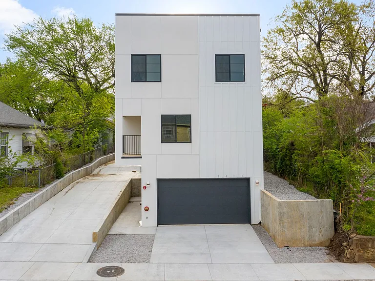 Quaker Condos - $300 Off Immediate Move-Ins! — Photo 23