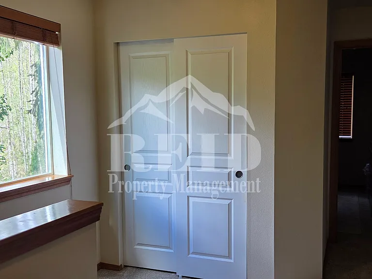 100 NE Miramar Cir — Photo 14