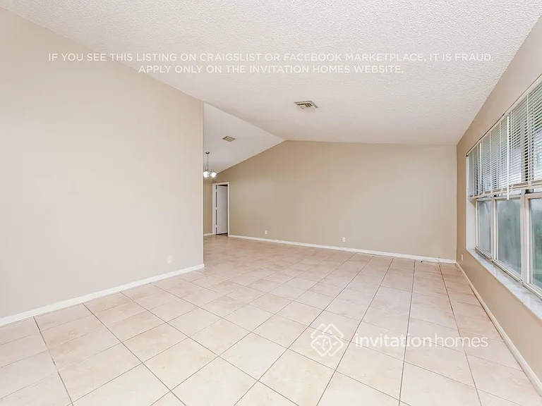 2634 Yarmouth Dr — Photo 3