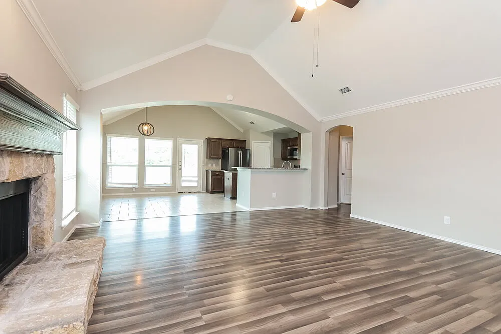4 bed, 2.0 bath, 1741 sqft, $2,225 — Photo 4